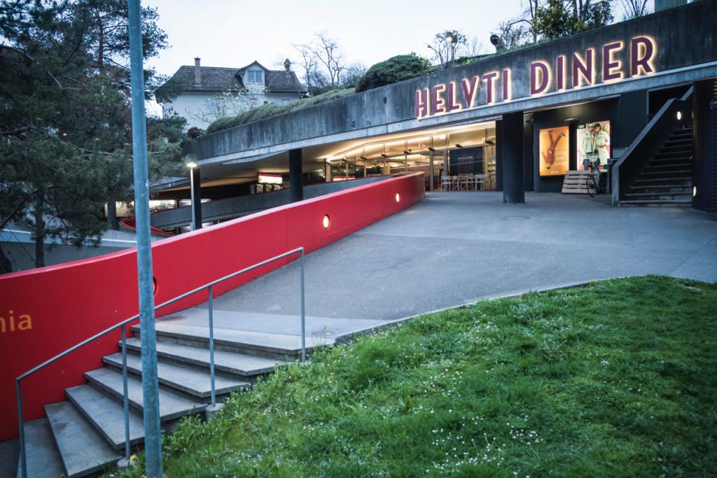 Aussenansicht Helvti Diner Urania